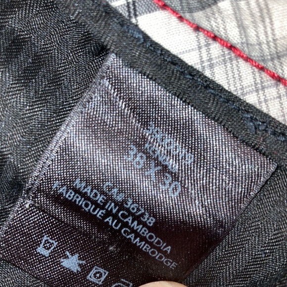 Kenneth Cole Reaction men’s w38L29
Black Relaxed Fit Jeans - Picture 4 of 16